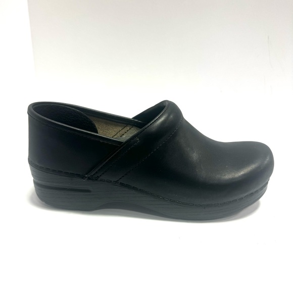 Dansko Womens Professional Box Clog Black Leather Size EU39 M US9